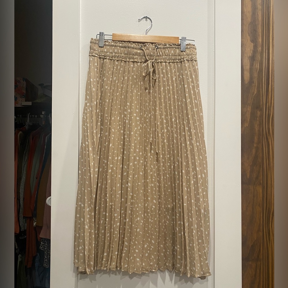 Tan and white skirt